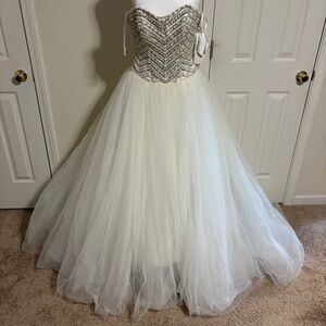 Jewel by David’s Bridal Crystal Chevron Strapless Tulle Wedding Dress